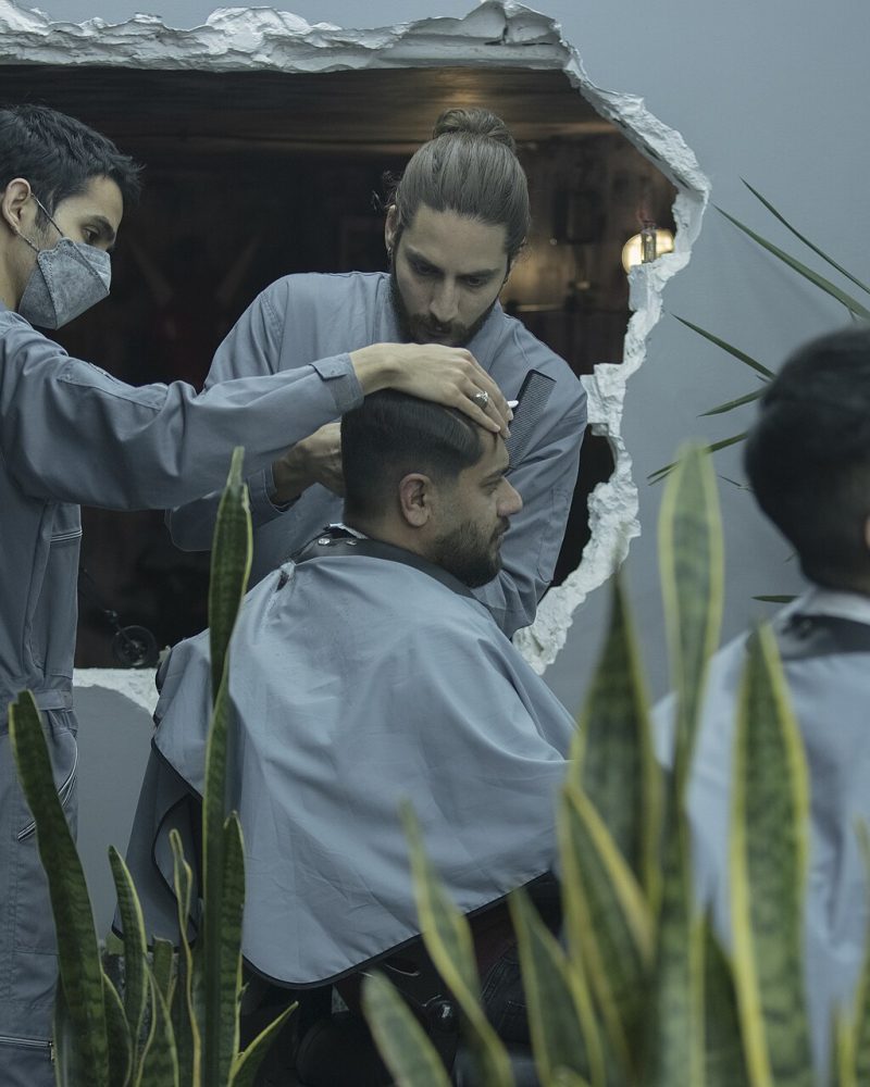 تصفيف قصّة مرفوعة إلى الخلف مع تجفيف